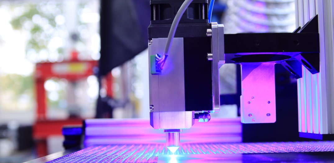 Impressora laser realizando a elaboração de material. Foto: Unsplash