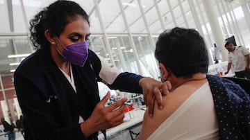 Vacina contra a covid-19 da CanSino é aplicada no México. Foto: Reuters/Daniel Becerril - 20/04/21