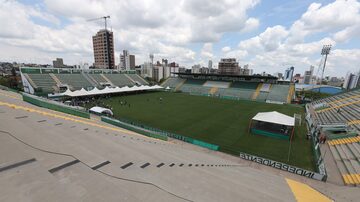 Arena Condá está sendo preparada para o velório coletivo. Foto: Nilton Fukuda/Estadão