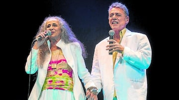 Divinos. Primeiro encontro da dupla no palco desde 2001, quando ela fez 35 anos de carreira. Foto: Mauro Pimentel|Estadão