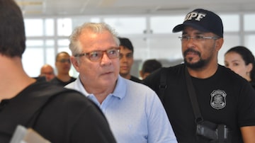 O ex-governador Neudo Campos se entrega à polícia suspeito de corrupção na área da saúde. Foto: Diane Sampaio/Folha de Boa Vista