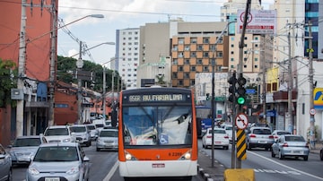 Prefeitura de São Paulo amplia em 21% tempo de semáforode pedestres na Avenida Bandeirantes. Foto: Tiago Queiroz/Estadão