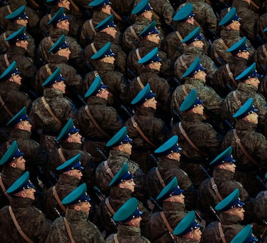 Militares russos em ensaio para o desfile militar do Dia da Vitória em Moscou, em 28 de abril
