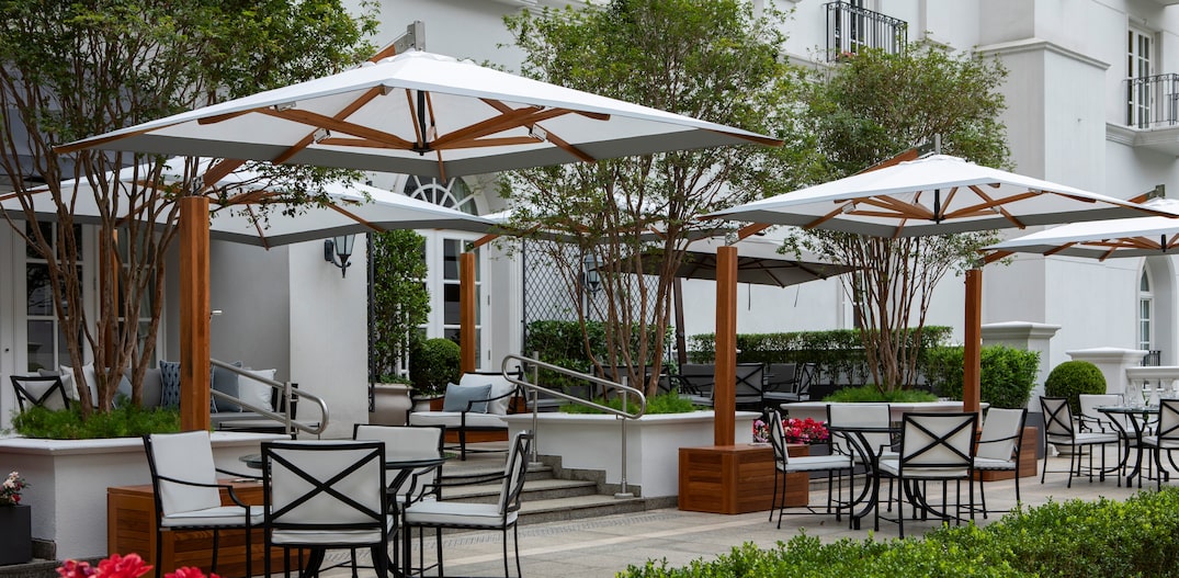 Varanda do hotel Tangará que agora abriga o novo restaurante Pateo do Palácio. Foto: Ricardo D'Angelo 