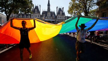 Corredores participam da maratona de estreia dos Jogos Gay de Paris, em 2018. Foto: Regis Duvignau/REUTERS