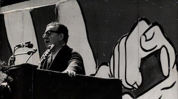 (Revolução Russa e Comunismo) - Salvador Allende - 02/10/1970 Acervo / Estadão