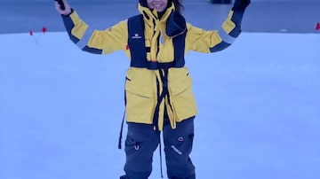 A turismóloga brasileira Larissa Borrelli, que é guia em expedições de navio na Antártida. Foto: Acervo pessoal