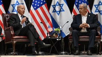 Imagem de outubro de 2023 mostra o presidente dos EUA, Joe Biden, ao lado do primeiro-ministro de Israel, Binyamin Netanyahu. EUA afirmaram que vão apoiar segurança de Israel
