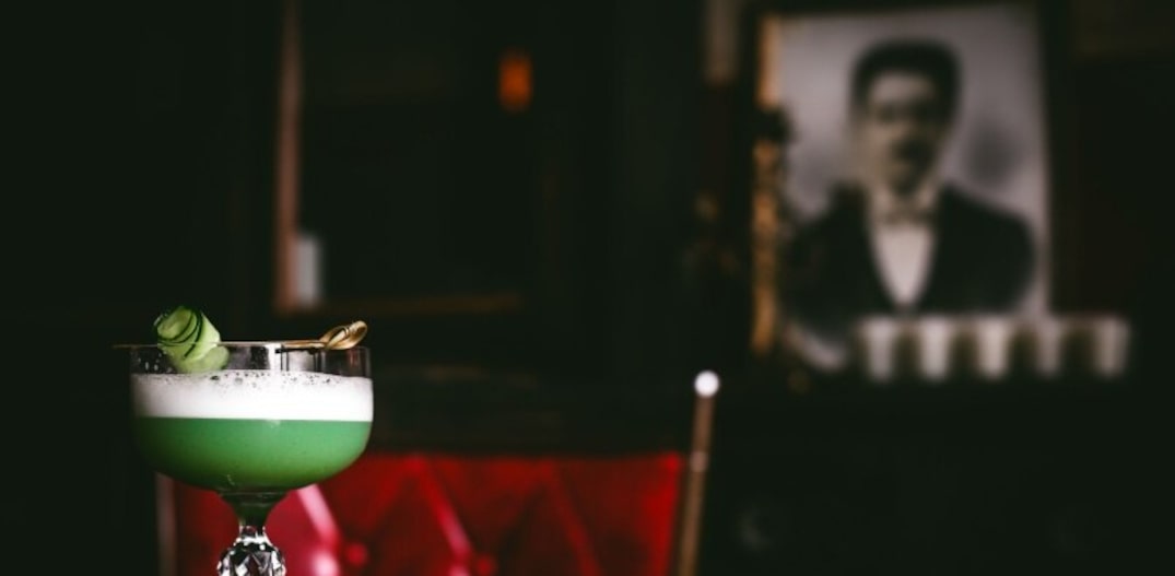 Drinque criado pelo bartender Jean Ponce com gim, xarope de pepino com manjericão e mix de limões. Foto: Madelaine Seagram 