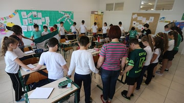 Nas escolas de Chapecó, alunos se uniram nas preces pelos ídolos que se foram. Foto: Nilton Fukuda/Estadão