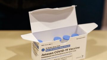 Caixa de vacina contra covid-19 da Janssen, da Johnson & Johnson. Foto: Kamil Krzaczynski/AFP