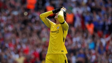 Soccer Football - Chelsea vs Arsenal - FA Community Shield - London, Britain - August 6, 2017   Chelsea's Thibaut Courtois reacts after missing a penalty during a penalty shootout    Action Images via Reuters/Andrew Couldridge. Foto: Andrew Couldridge/ Reuters