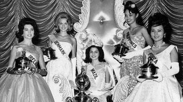 Ieda Maria Vargas, a Miss Brasil, ao lado de outras participantes do Miss Universo 1963. Foto: Acervo / Estadão