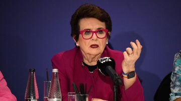US tennis legend Billie Jean King speaks at an event to celebrate the foundation of the WTA (Women's Tennis Association) 50 years ago, in London on June 30, 2023. Billie Jean King was the driving force behind the WTA's formation and remains a advocate for equality. Asked if she would support a women's tournament in Saudi Arabia, King said: "I'm a huge believer in engagement. How are we going to change things if we don't engage. But it's hard. I understand totally (the difficulties)." (Photo by Daniel LEAL / AFP). Foto: Daniel Leal/AFP