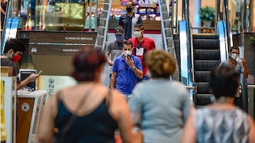 Reabertura de shoppings causou aglomerações em Blumenau (SC). Foto: Eduardo Valente
