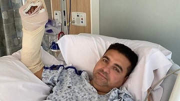 Buddy Valastro em hospital após sofrer acidente. Foto: Instagram / @buddyvalastro