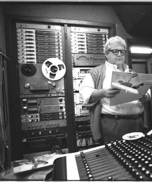 O apresentador JôSoares nos estúdios da Rádio Eldorado,São Paulo, SP, 21/9/1988.