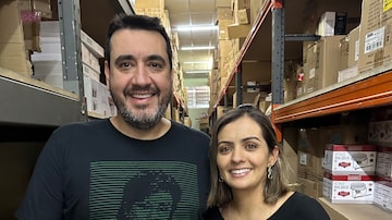 Igor Savoia e Sabrina Fernandes, donos da loja virtual Na Web Utilidades. Foto: Luiz Henrique Tavares de Souza/Divulgação