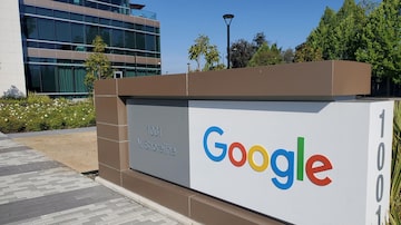 FILE PHOTO: A sign is pictured outside a Google office near the company's headquarters in Mountain View, California, U.S., May 8, 2019.  Photo taken May 8, 2019.  REUTERS/Paresh Dave/File Photo