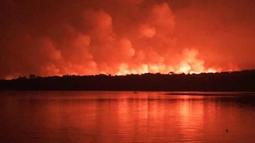 Incêndio consome mata nativa em área de Santarém, no Pará. Foto: Eugenio Scanavinno