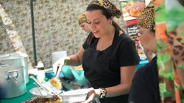 Chef Janaína Torres participa do Chefs na Rua, durante as comemorações do aniversário de São Paulo. Foto: Daniel Teixeira/ Estadão