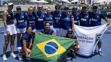 Equipe brasileira comemora ida aos playoffs da Billie Jean King Cup. Foto: CBT