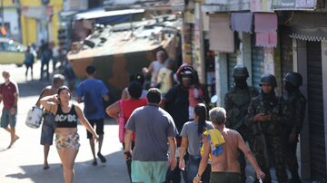 Homens das polícias Civil, Militar, Federal e das Forças Armadas realizam operação em comunidades do RJ. Foto: Fábio Motta/Estadão