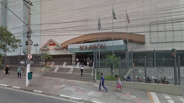 Operadora de caixa diz que filho de 11 anos foi barrado por seguranças ao tentar entrar no Bourbon Shopping São Paulo. Foto: Google Maps