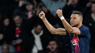 Mbappé anota e ajuda PSG a derrotar a Real Sociedad em Paris.