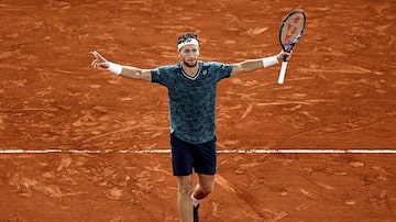 Casper Rudd vibra com vitória na semifinal de Roland Garros. Foto: EFE/YOAN VALAT 