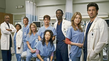 A série'Grey's Anatomy' chegou aos 300 epísódios e o elenco comemorou no set de filmagens. Foto: Canal Sony Brasil/Divulgação