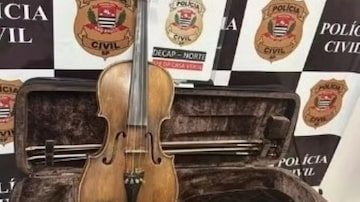 O violino, fabricado há mais de 100 anos, foi furtado no ano passado, depois que o dono se apresentou em um clube da capital. Foto: Polícia Civil de São Paulo/Divulgação