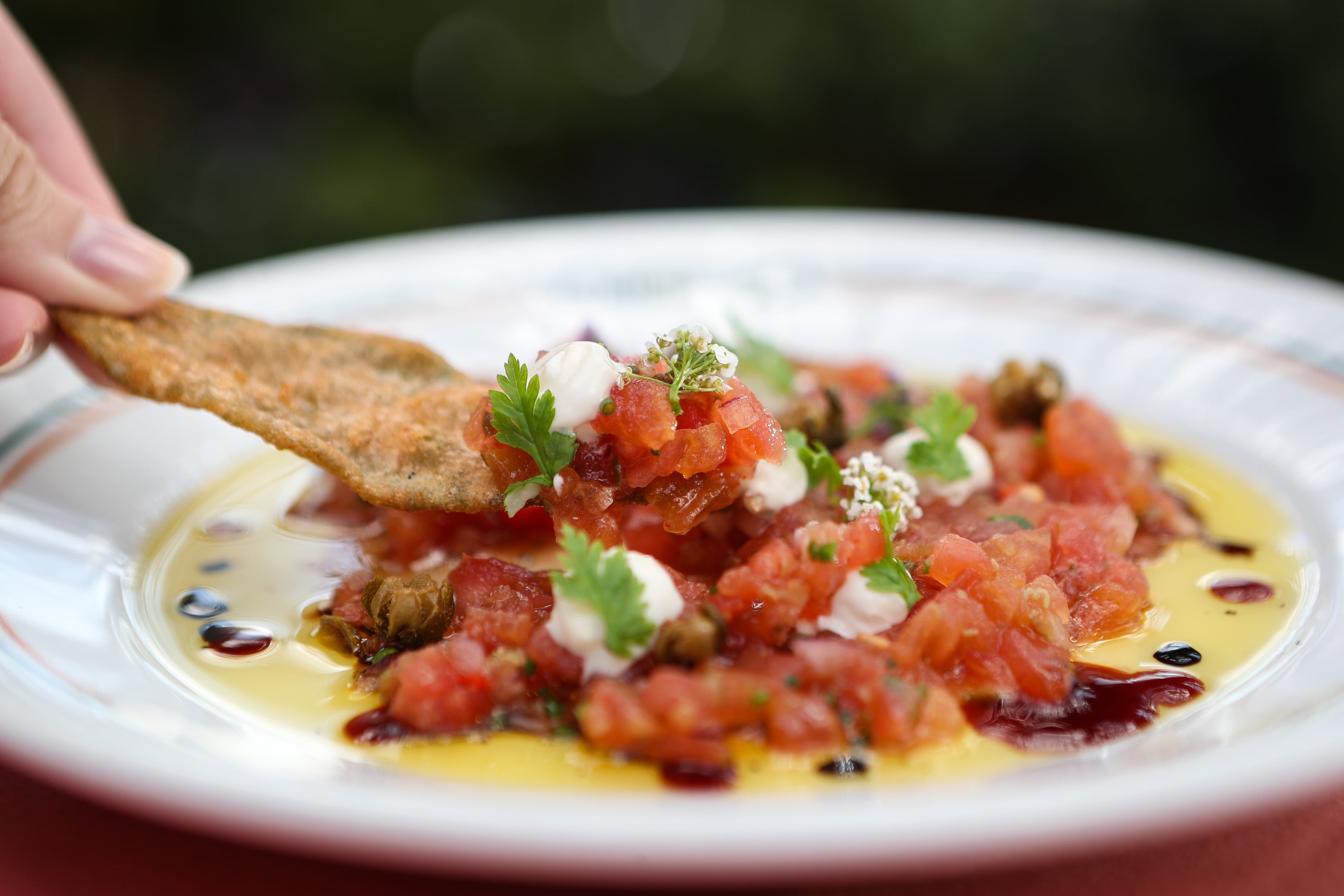Peixinho-da-horta empanado e tartar de tomates da chef Mari Sciotti
