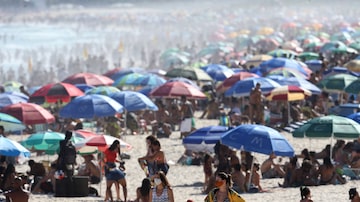 A praia ficou lotada em Ipanema, no Rio, neste domingo, 30, apesar da pandemia de coronavírus. Foto: Wilton Junior/Estadão - 31/08/2020