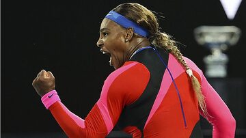 Serena e Osaka vencem e se enfrentam em semifinal na Austrália. Foto: Hamish Blair/AP