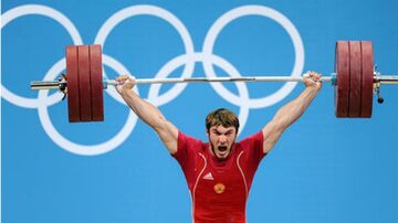 Russo Apti Aukhadov perdeu a medalha de prata que conquistou em Londres. Foto: Vladimir Astapkovich/ RIA Novosti