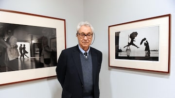 (FILES) French-born US photographer Elliott Erwitt poses on February 2, 2010 at La Maison Europeenne de la Photographie (MEP) in Paris. Erwitt died on November 30, 2023 in New York at the age of 95, according to US media reports. (Photo by Miguel MEDINA / AFP). Foto: Miguel Medina/ AFP 