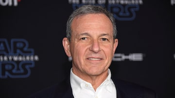 FILE PHOTO: Chairman and Chief Executive Officer of The Walt Disney Company, Robert Iger, attends the premiere of "Star Wars: The Rise of Skywalker" in Los Angeles, California, U.S. December 16, 2019. REUTERS/Phil McCarten/File Photo. Foto: Phil McCarten/Reuters