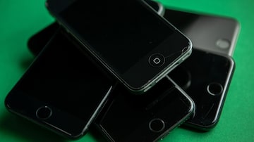 Com iOS 16, 'iPhone de botão' ainda ganha suporte dos novos sistemas da Apple. Foto: Daniel Teixeira/Estadão - 1/6/2022