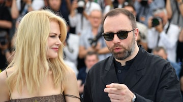 Nicole Kidman (e) e o diretor grego Yorgos Lanthimos em Cannes, nesta segunda-feira, 22. Foto: AFP PHOTO / Alberto PIZZOLI
