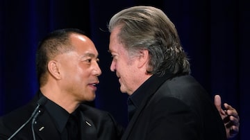 Guo Wengui (also known as Miles Kwok) holds a news conference with Steve Bannon in New York, New York, U.S., November 20, 2018. REUTERS/Carlo Allegri. Foto: Carlo Allegri/Reuters - 20/11/2018