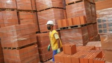 Inflação e juros altos afetaram a procura de material para obras e reformas . Foto: Daniel Teixeira / Estadão