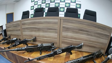 metralhadoras roubadas em sp foram recuperadas e apresentadas no RJ. Foto: PCERJ/Divulgação