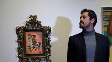 Fabián Cháirez, ao lado de sua versão de Emiliano Zapata (APMarco Ugarte)