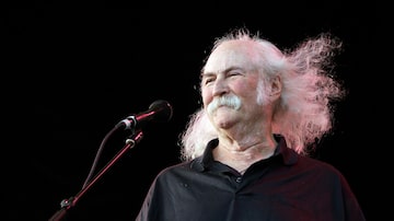 FILE - Musician David Crosby performs during a benefit concert for the City Parks Foundation at Central Park SummerStage, on July 29, 2008, in New York. Crosby, the brash rock musician who evolved from a baby-faced harmony singer with the Byrds to a mustachioed hippie superstar and an ongoing troubadour in Crosby, Stills, Nash & (sometimes) Young, has died at age 81. His death was reported Thursday, Jan. 19, 2023, by multiple outlets. (AP Photo/Diane Bondareff, File). Foto: Diane Bondareff/AP