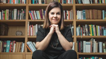 Patrícia Melo, autora de 'Mulheres Empilhadas' e 'Menos Que Um', em foto de novembro de 2019. Foto: Kyrhian Balmellia