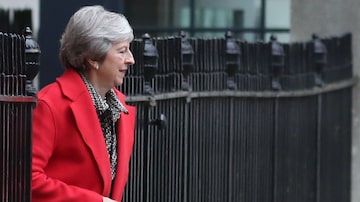 Theresa May respondeu questionamentos de ouvintes de rádio britânica sobre o Brexit para tentar aumentar apoio popular ao acordo com Bruxelas. Foto: Daniel LEAL-OLIVAS / AFP