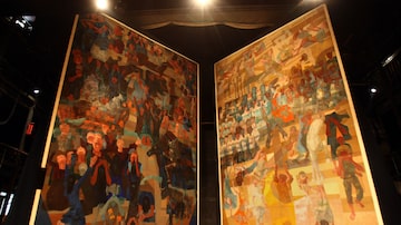 Os painéis 'Guerra e Paz', de Candido Portinari, na época em que foram exibidos no Teatro Municipal do Rio de Janeiro (Foto: TASSO MARCELO/ESTADÃO)