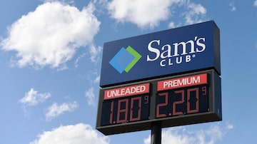 FILE - The price of gas is displayed on a sign at Sam's Club in Annapolis, Md., Monday, March 30, 2020. Walmart said Thursday, Jan. 26, 2023 it plans to open more than 30 Sam’s Club locations in the next few years, marking the first expansion since 2017.  (AP Photo/Susan Walsh, File). Foto: Susan Walsh/AP Photo