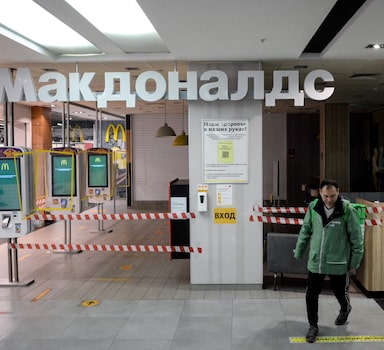 Restaurante da McDonald's fechado em um shopping de Moscou